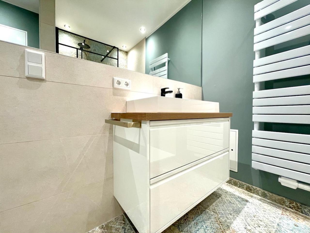 Premium Penthouse W46 - Elbnah, Hochwertig, Zentral, 3 Schlafzimmer! Apartment